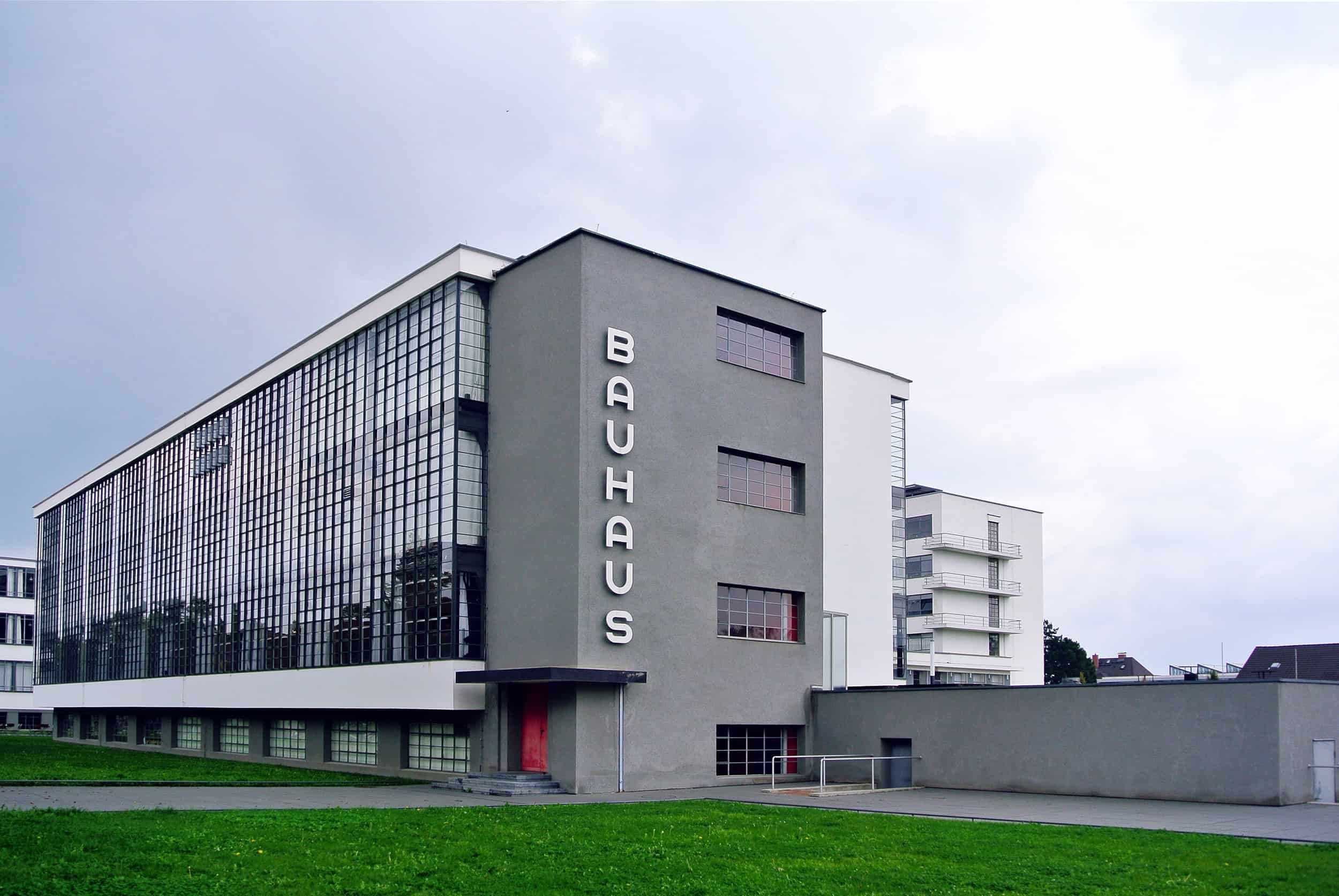Außenaufnahme der Bauhaus Schule Dessau